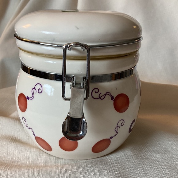 Classic Ceramics lidded container - Picture 5 of 6